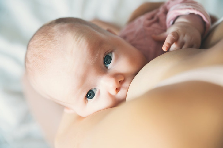 как избежать срыгивания у новорожденных после кормления