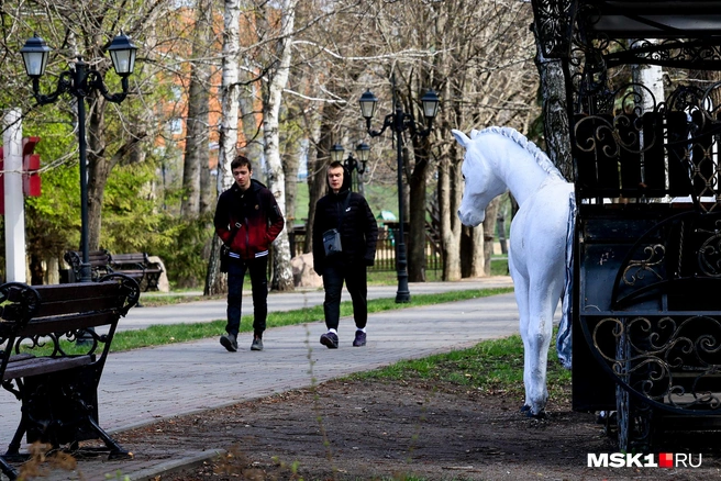 В городском парке много скульптур | Источник: Артем Устюжанин / MSK1.RU