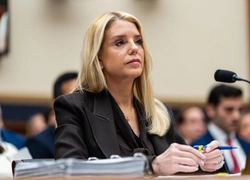 Первая женщина-генпрокурор США: чем запомнилась Пэм Бонди и почему Трамп уволил ее