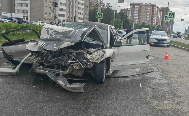 Пассажира иномарки, получившего тяжелые травмы, не успели довезти до больницы | Источник: Госавтоинспекция Югры / T.me