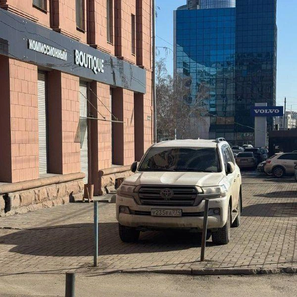 Какая же рубрика про «баранов» без Land Cruiser? | Источник: читатель 74.RU