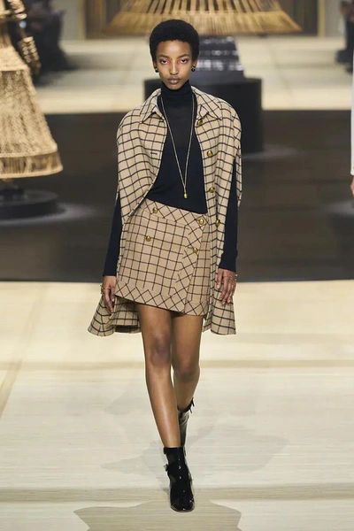 Кейп фото | Источник: Dior