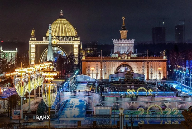 новогодние елки мира, как украсили Москву в новый год, фото, самые красивые новогодние елки мира 2022, новый год 2022