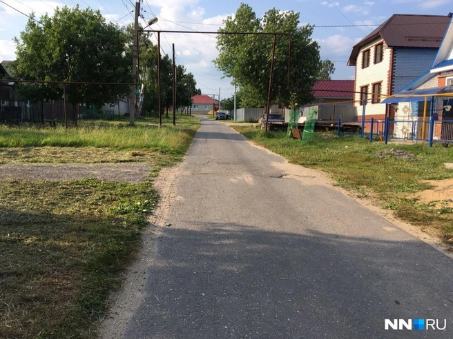 Парашютный переулок, где в одном из домов произошло страшное убийство. Местные жители не могли и подумать, что на их спокойной улице случится такая беда | Источник: Александр Токарев