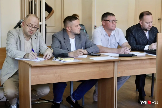 Интересы экс-чиновников представляют четыре адвоката | Источник: Михаил Шилкин