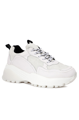 Кроссовки RejoisЦена: 7 120 руб.
Где купить: farfetch.com