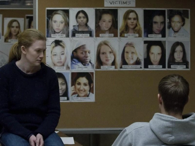 Этот сериал захватывает с первой минуты. | Источник: кадр из сериала «Убийство» (18+), реж. Эдвард Бьянчи, Николь Кэссел, AMC