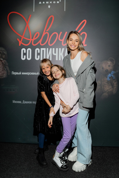 Мороз вывела в свет дочь Богомолова, Михеева похвасталась шпагатом на премьере шоу Мигеля «Девочка со спичками»