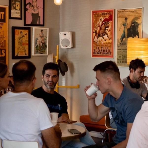 Coffee on Orange | Источник: Вероника Заварзина