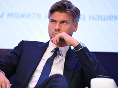 «Российский Том Харди»: новый глава «Роскосмоса» Дмитрий Баканов покорил женщин в Сети