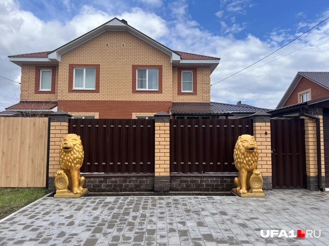 Львы — стражники | Источник: Андрей Бирюков / UFA1.RU