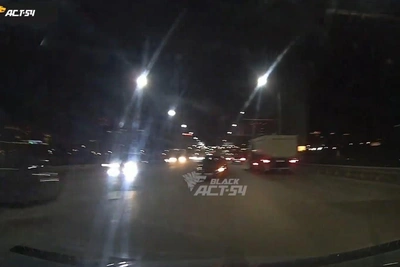 Опубликовано новое видео с места ДТП на Октябрьском мосту