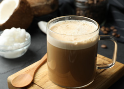 Любимый «энергетик» Силиконовой долины: как приготовить кофе с кокосовым маслом, который сделает вас бодрее и продуктивнее