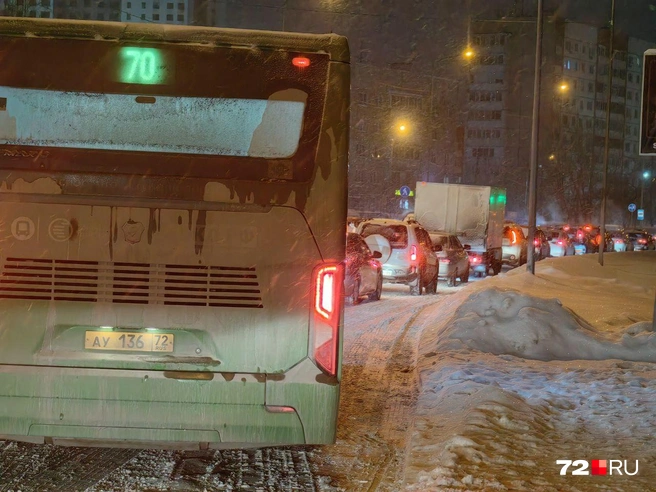 Большая пробка сейчас на Лесобазе  | Источник: 72.RU