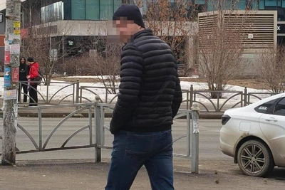 Извращенец кошмарит девушек в центре Екатеринбурга