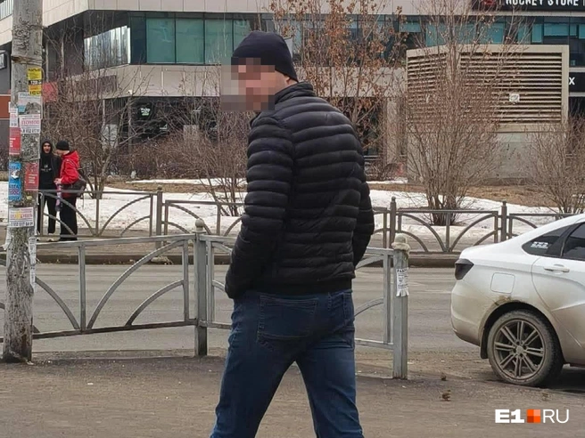 Извращенец орудует в центре Екатеринбурга | Источник: читатель E1.RU