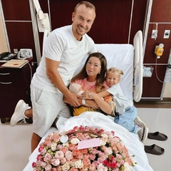 Привычка удивлять: Нюша назвала редкое имя сына и показала подросшего малыша