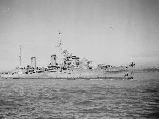 Британский крейсер HMS Aurora в Ливерпуле, апрель 1942 года | Источник: wikipedia.org