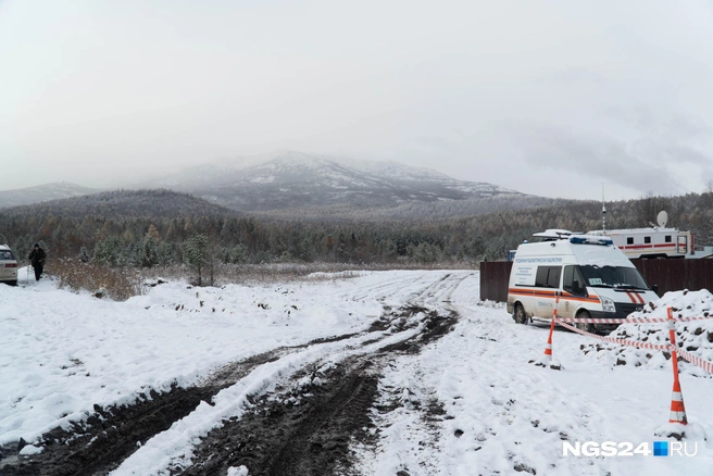 Изначально лагерь развернули на месте оставленной машины Усольцевых | Источник: Никита Шайхутдинов / NGS24.RU