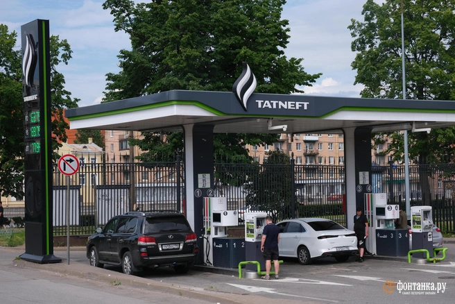 «Татнефть» объяснила ситуацию с ценами на АЗС | Источник: Анжела Мнацаканян / FONTANKA.RU