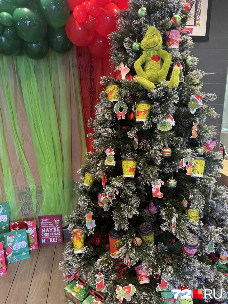 Елочка в Макдональдсе | Источник: читатель 72.RU