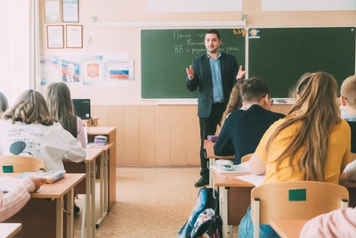 Число молодых учителей в Омской области сократилось на 93 человека