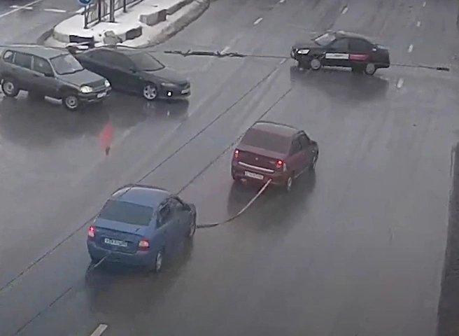 Столкновение трех автомобилей на Московском шоссе попало на видео | ya62.ru