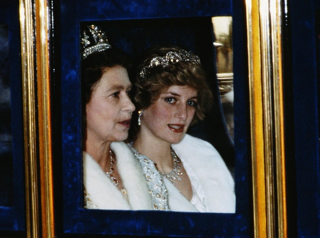От полной идиллии до страха: какими были отношения Дианы и Королевы на самом деле