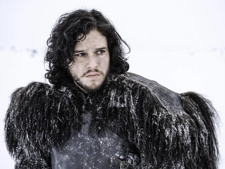 Изначально «Игра престолов» должна была быть фильмом, но продюсеры предложили снять сериал, чтобы не вырезать важные сцены и показать все значимые моменты из книжной саги. | Источник: Кадр из сериала «Игра престолов»