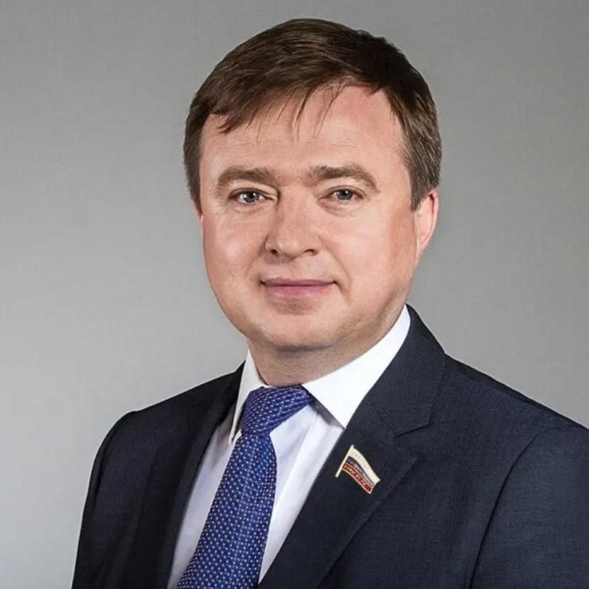 <p>Максим Иванов</p>