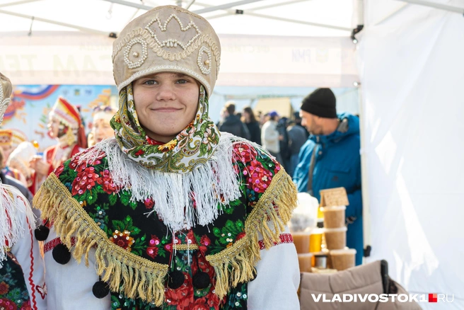 На ярмарке продают мясо, рыбу и мед | Источник: Елена Буйвол / VLADIVOSTOK1.RU