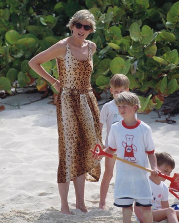 Летние тренды 2026, которые утвердили главные модницы: сначала Леди Ди, затем&nbsp;&mdash; Хейли Бибер