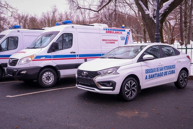 Петербург отправит на Кубу три автомобиля скорой помощи и Lada Iskra | Источник: Пресс-служба правительства Петербурга