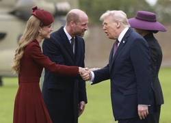 Комплимент для Кейт Миддлтон и новая шляпа первой леди: Дональд и Мелания Трамп прибыли в Лондон