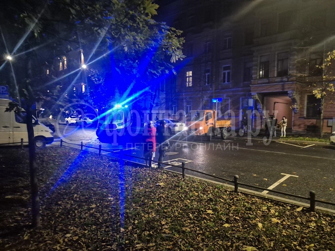 Петербуржцы сообщают о возгорании на углу 5-й линии Малого проспекта В.О. | Источник: «Фонтанка.ру»