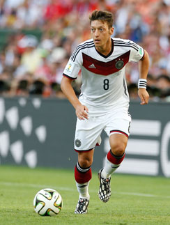 Месут Озил носит звание лучшего игрока Германии