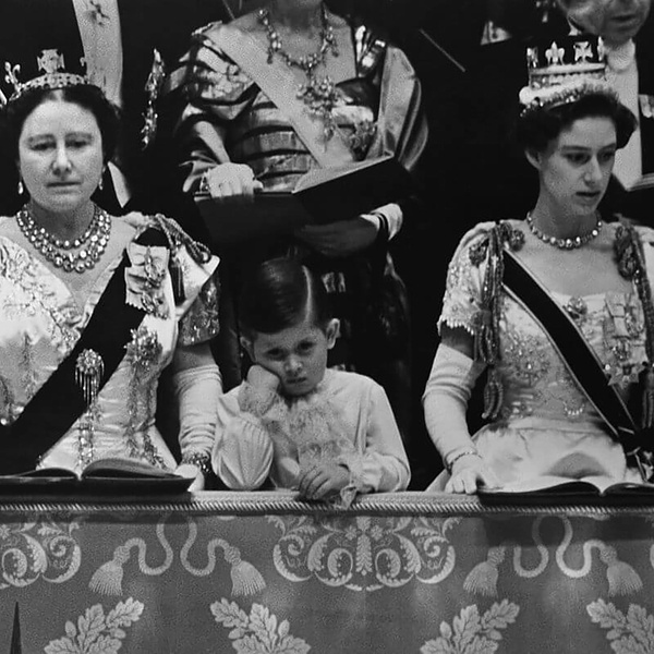 5 неизвестных детских фото короля Карла III и 5 неожиданных фактов о нем