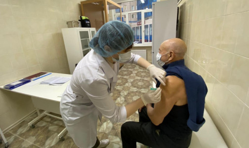 В Петербург поступили 20 тысяч доз коронавирусной вакцины "Спутник V"