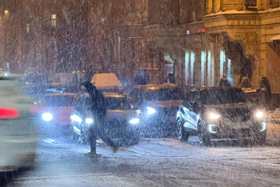 Снегопад парализовал движение в Кемерово и Новокузнецке
