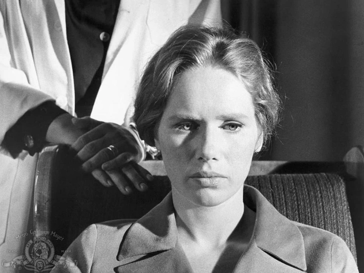 Сначала Бергман планировал назвать фильм «Кинематограф» | Источник: Кадр из фильма «Персона»