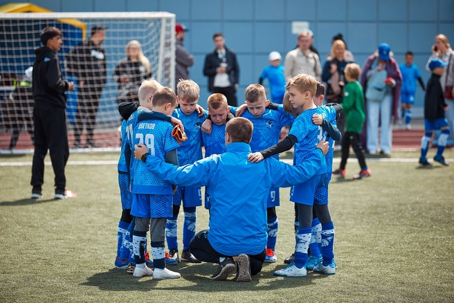 С детьми занимаются опытные тренеры | Источник: ДФЦ «ДЖУНИОР»