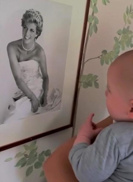 9 самых трогательных снимков дочери Меган Маркл и принца Гарри: Лилибет отметила двухлетие