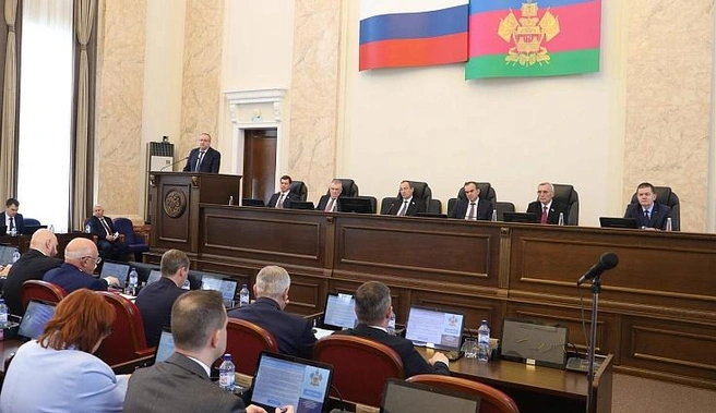 Депутаты обсудили более 20 вопросов и внесли важные поправки в закон | Источник: пресс-служба Законодательного собрания Краснодарского края