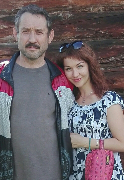 У пары остался также 17-летний сын. Пишут, что парень принимает участие в поисках