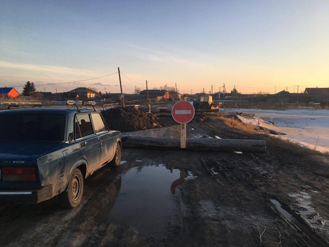 Фото с места перекрытия дороги | Источник: Администрация Белозерского муниципального округа / Vk.com