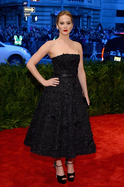 Дженнифер Лоуренс в Christian Dior | Источник: Getty Images