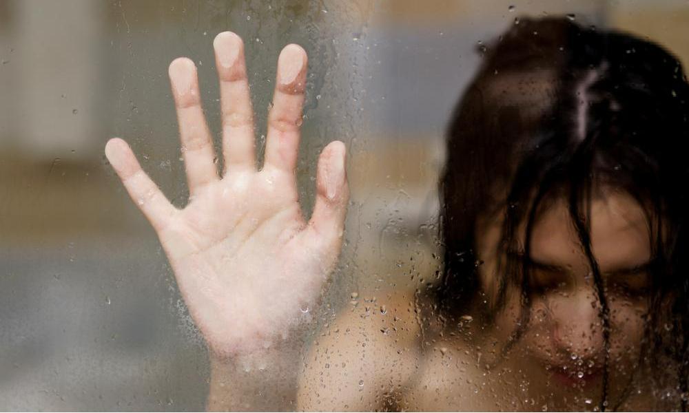 Чем опасна мастурбация душем: мнение врача-сексолога