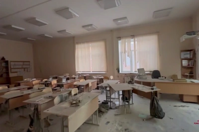 Eighth-grade girl sets fire at school, six injured