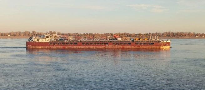 Корабль двигался мимо Волгограда сегодня | Источник: читатели V1.RU