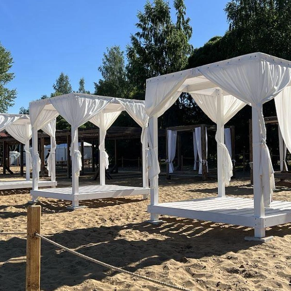 Здесь есть совй пляж | Источник: ust-kachka.amaks-kurort.ru